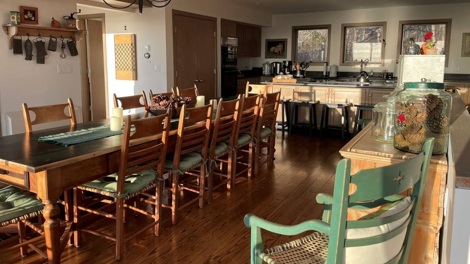 Dining for 12 and full kitchen