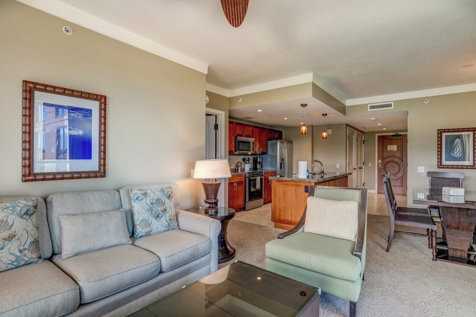 Spacious lanai built for sunset dinners and morning coffee rituals HKH-434