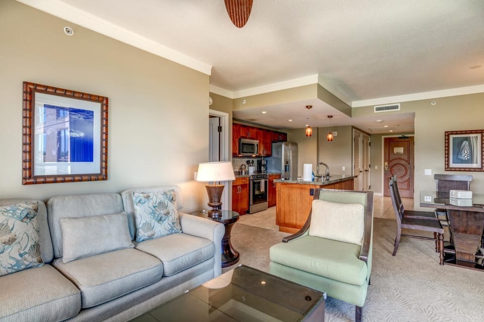 Spacious lanai built for sunset dinners and morning coffee rituals HKH-434