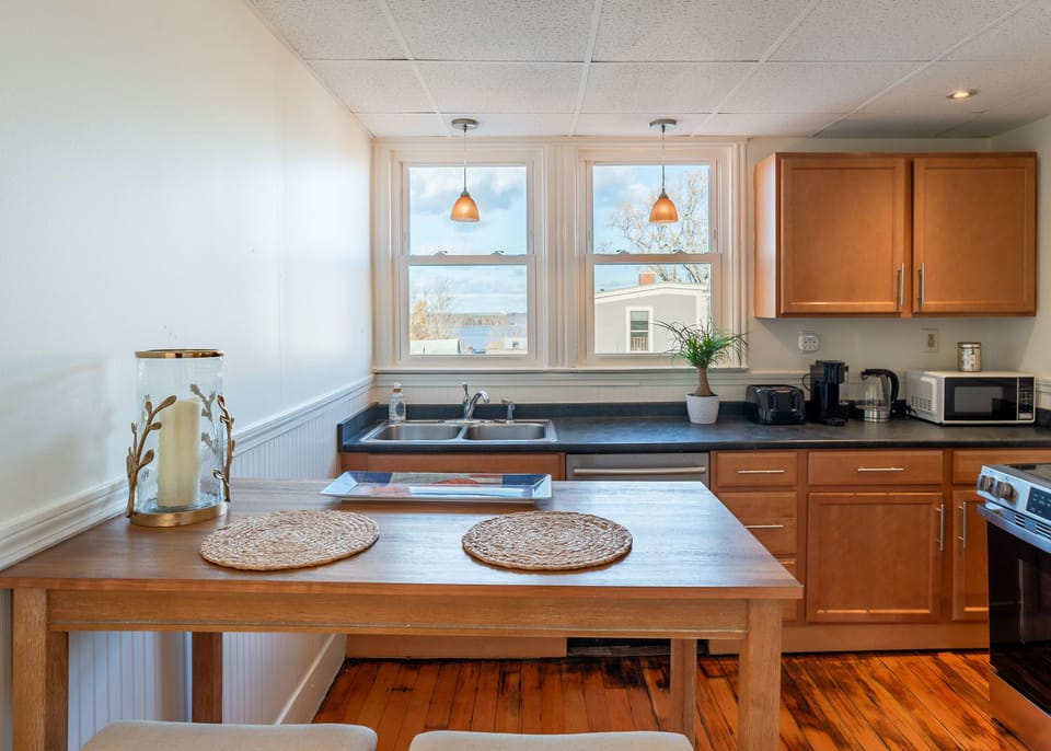 Fully equipped kitchen, with ocean views