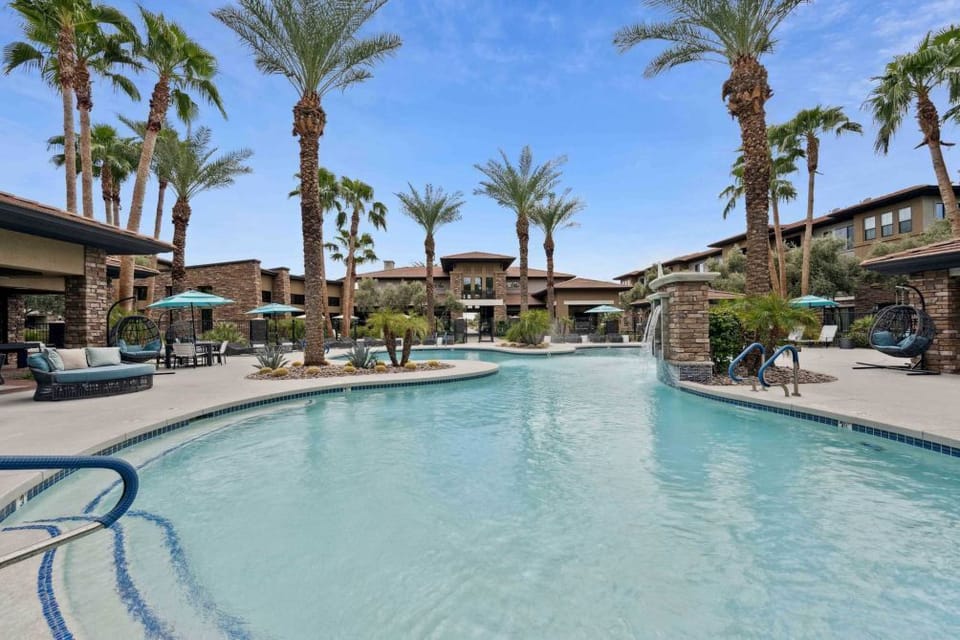 Laurel Apartments, Chandler, Resort-Style Pool