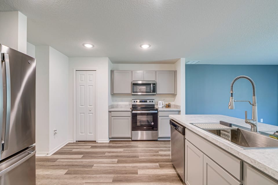 Kitchen | Cooking Basics | Keurig Coffee Maker | Microwave | Toaster | Blender