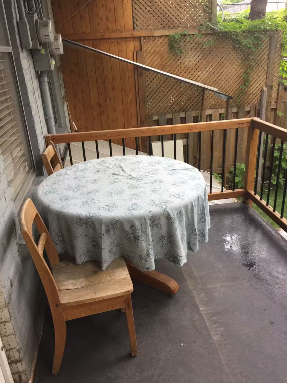 Outdoor dining