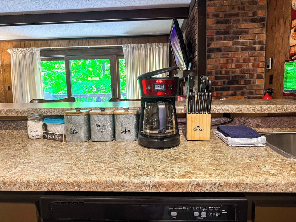 Coffee & Tea - Wake up to a fresh cup before skiing or hiking.