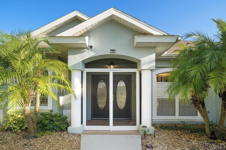 Screened in entrance to house