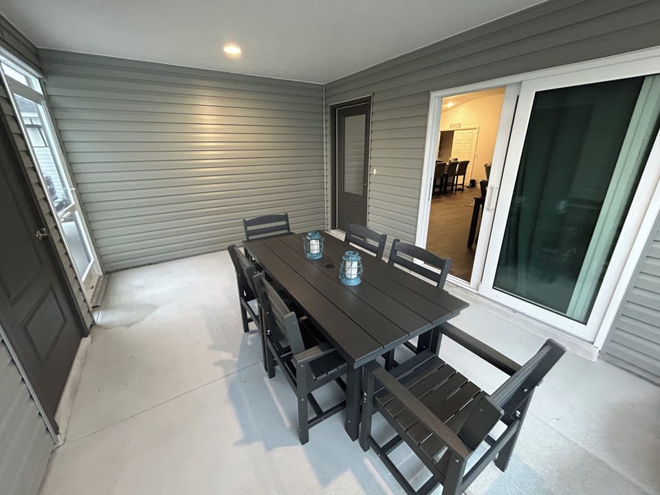 Outdoor dining