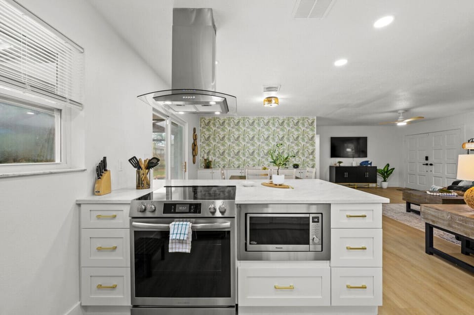 Kitchen cooking area