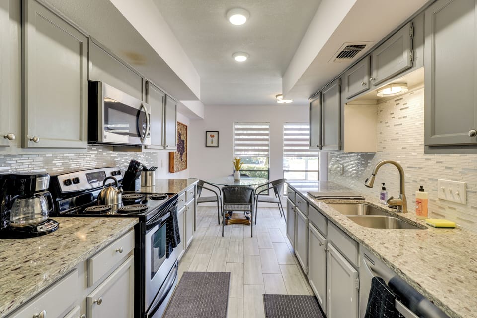 Kitchen | Dishwasher | Drip Coffee Pot | Keurig