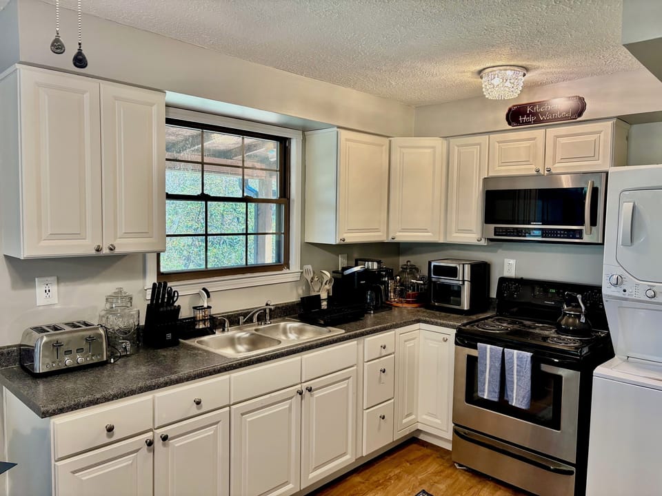 Kitchen w/ Stainless Steel Appliances!