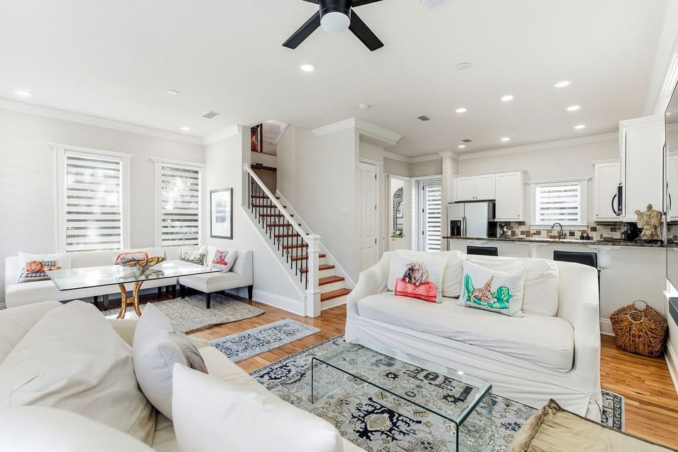 My Favorite Daughter - Santa Rosa Beach - Living Room & Kitchen
