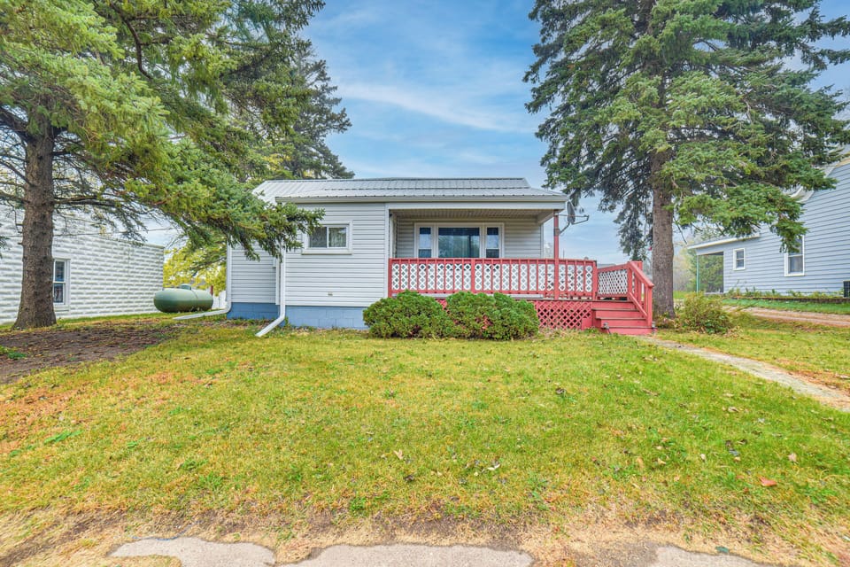 Gary Vacation Rental | 2BR | 1BA | 950 Sq Ft | 4 Steps Required