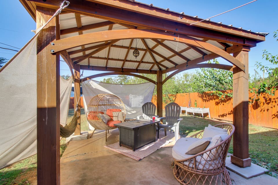 Midwest City Vacation Rental | 3BR | 2BA | 1,487 Sq Ft | 2 Steps to Enter