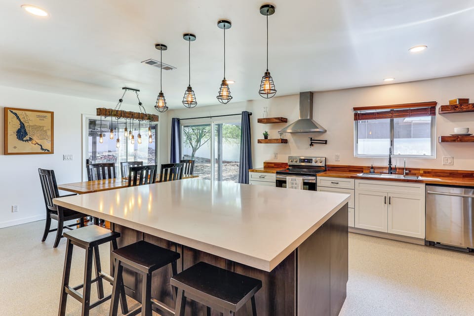 Dining Area | Dishware/Flatware
