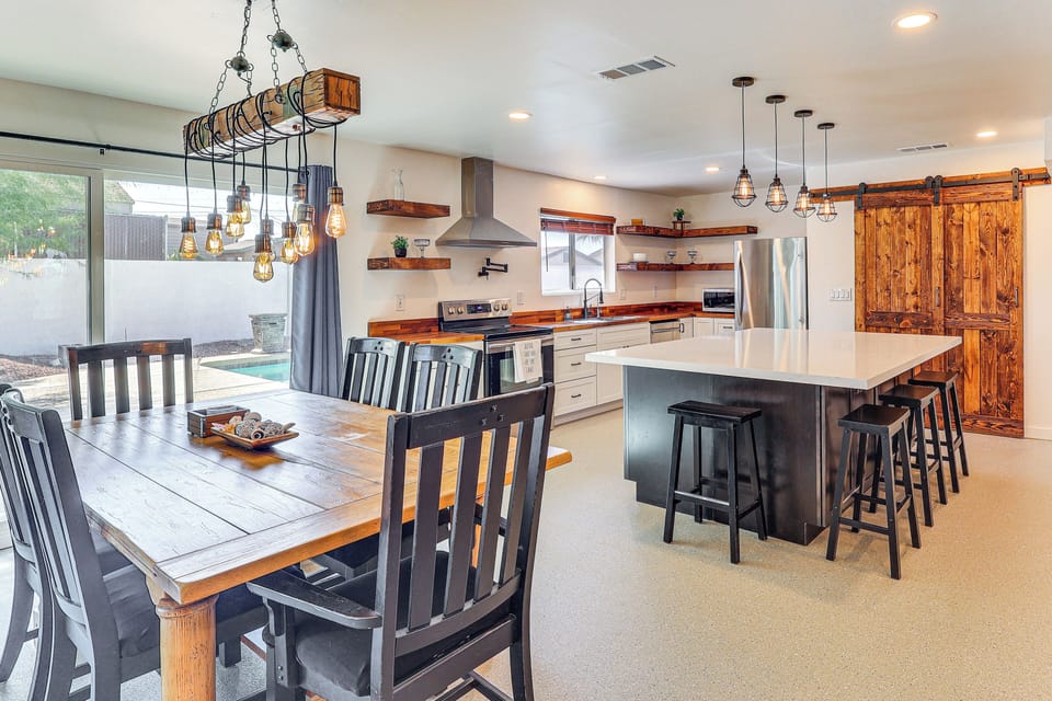 Dining Table | Breakfast Bar | Kitchen