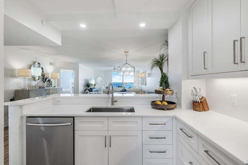 Quartz and Stainless Kitchen Finishes