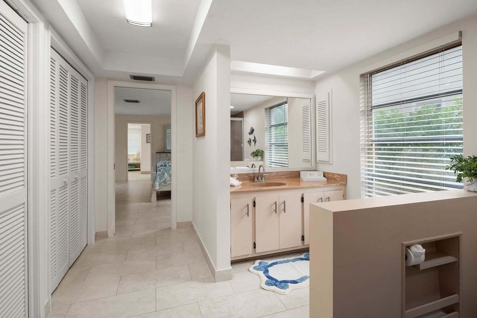 Main Ensuite Bath