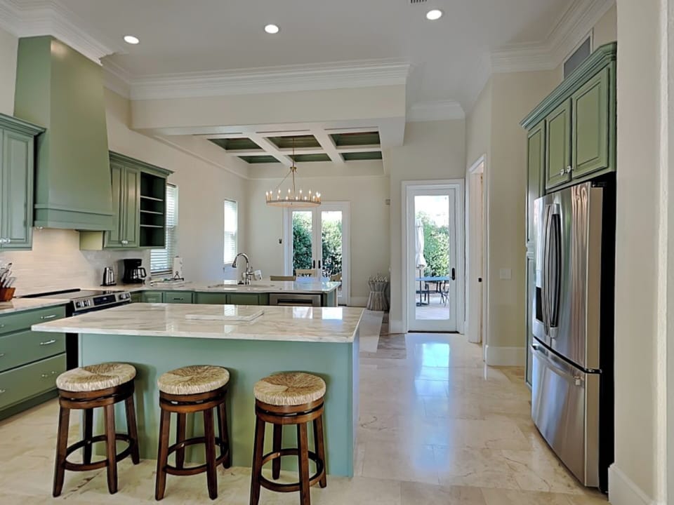 Kitchen - Island with Seating - Floor 1