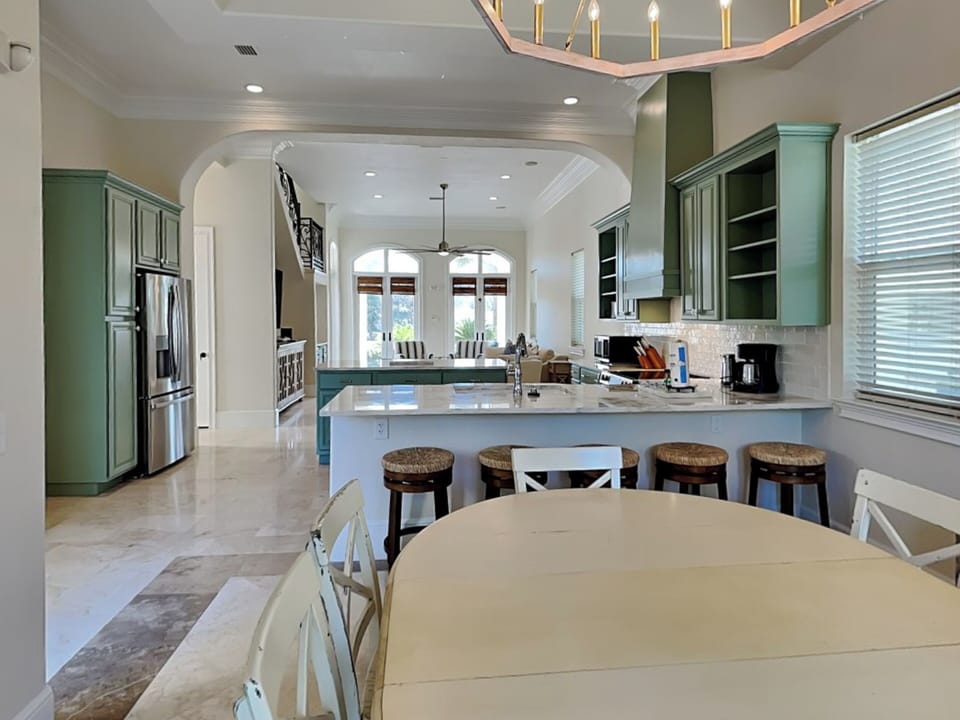 Dining Area - Breakfast Bar with Additional Seating - Floor 1
