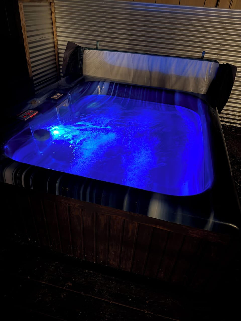 Indoor spa tub