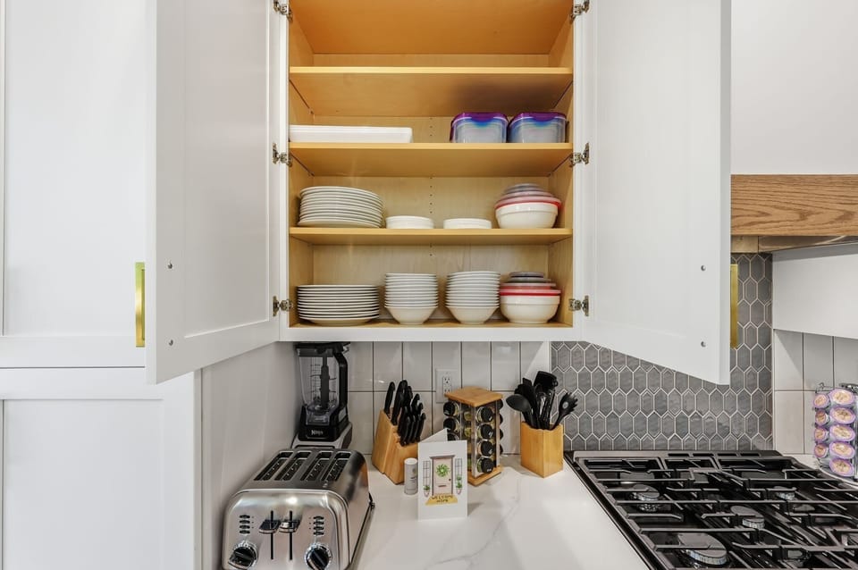 Shelf, Indoors, Cooktop, Kitchen, Cupboard