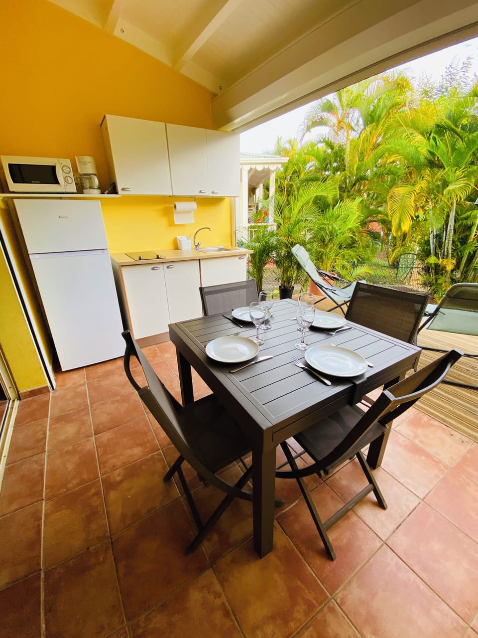Outdoor dining