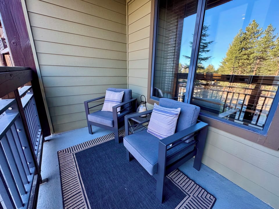 Private deck w/ seating area.