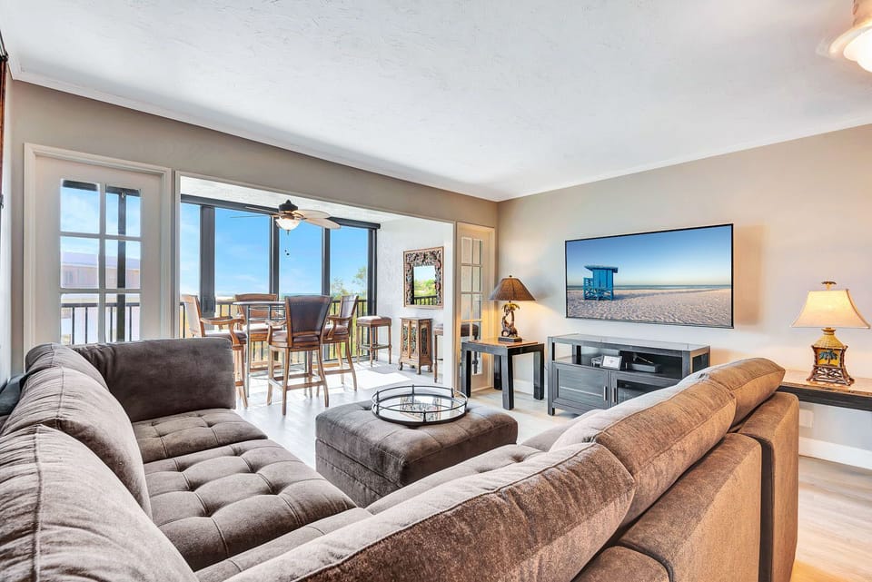 Harbor Towers – Bayfront Luxury with Pool & Tennis (5337)