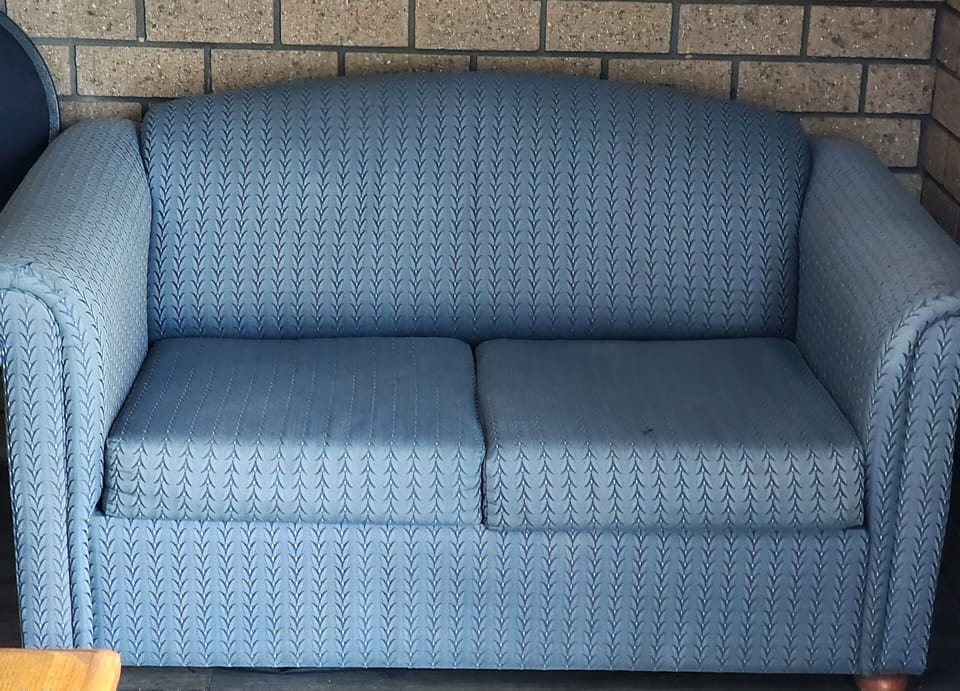 Cosy Nook Flat 4 - Two-seater couch
