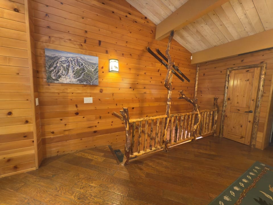 Look closely at the ski resort map! You can see the unit! (yes it is that close)