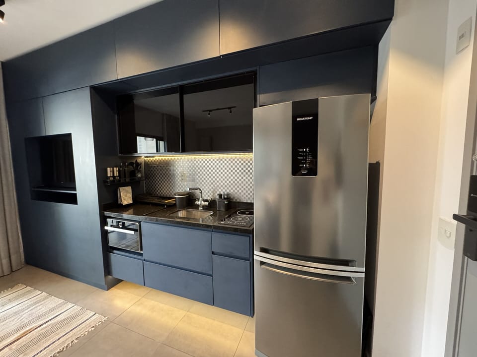 Fully equipped kitchen with stove, gourmet microwave oven and large refrigerator