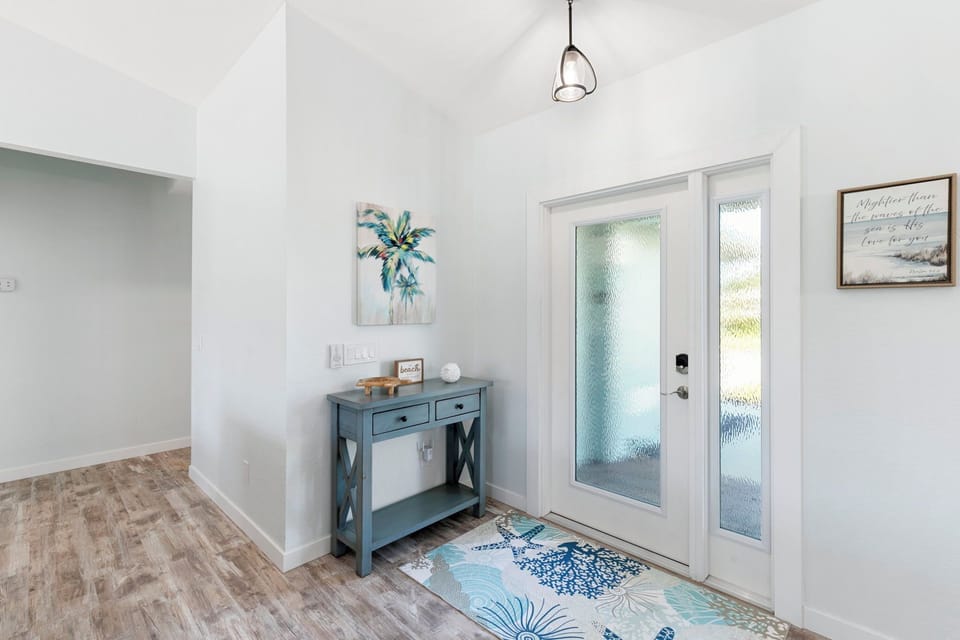 Spacious front entry