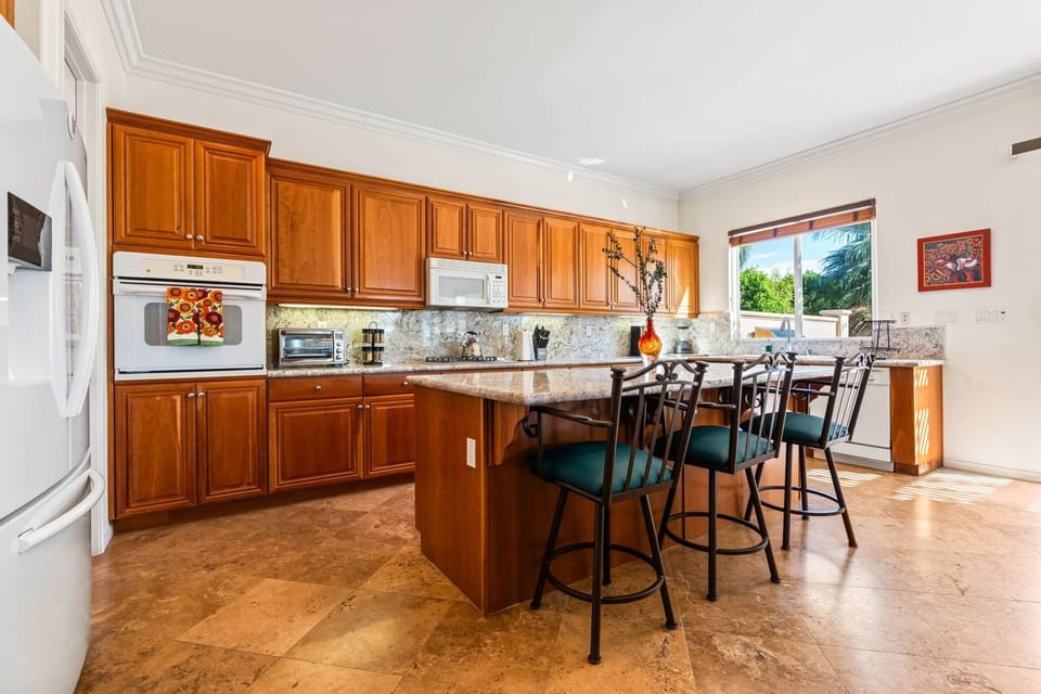 This fully equipped kitchen is designed for both functionality and style, featuring rich wooden cabi