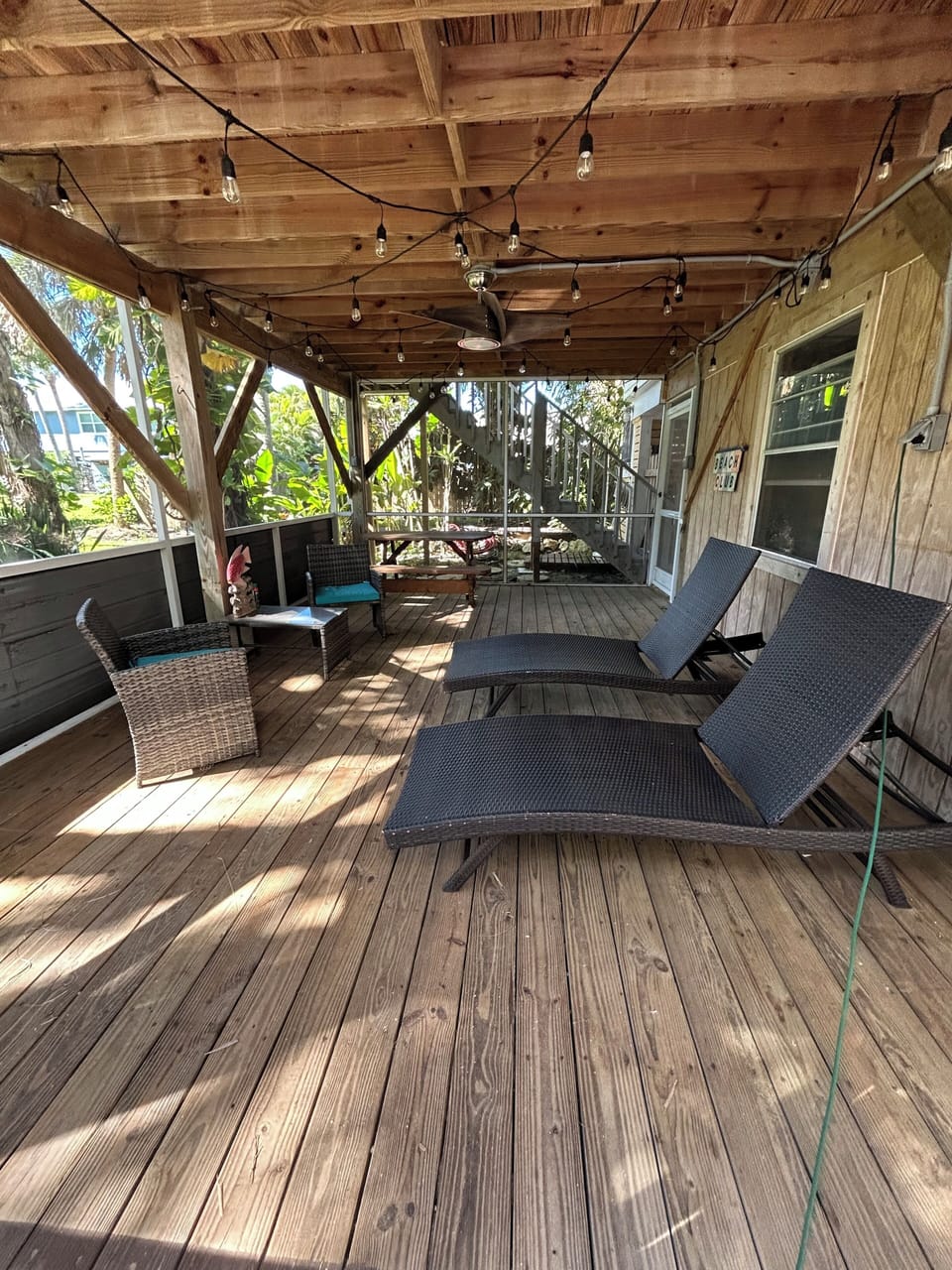 Ground floor screened-in porch