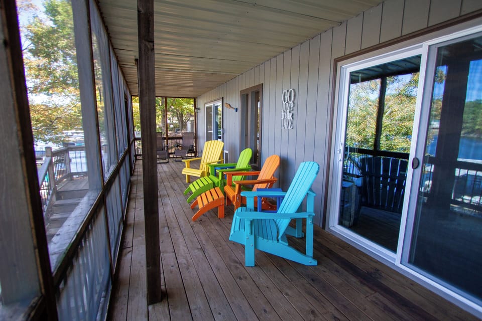 Screened in porch