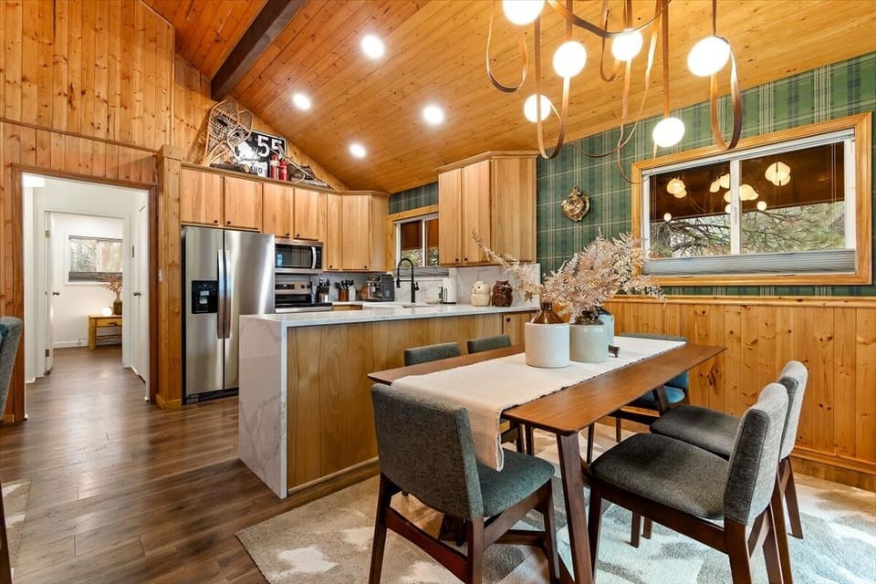 Dining room & kitchen