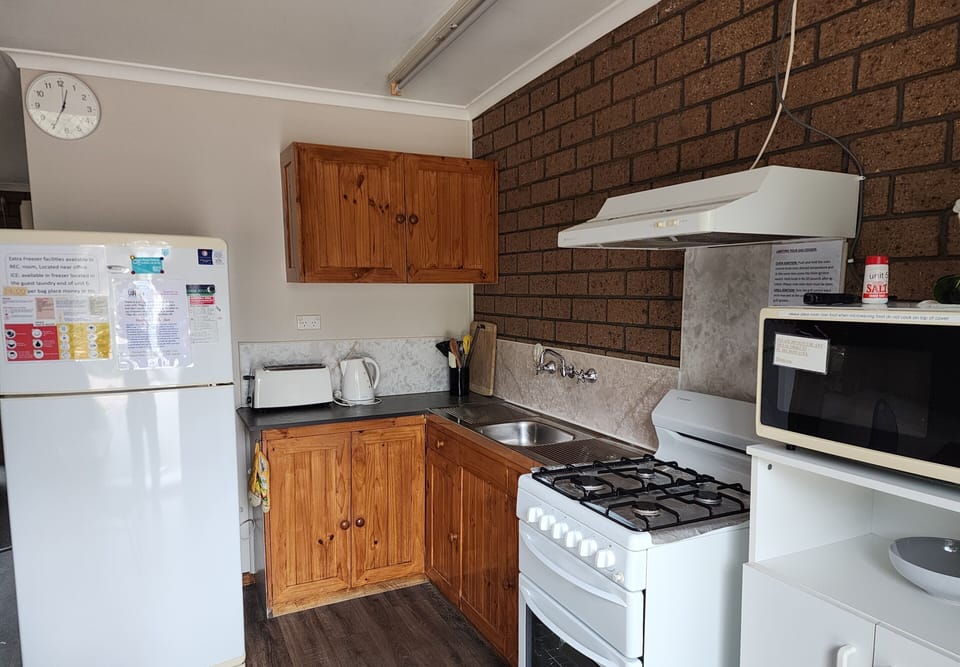 Full kitchen