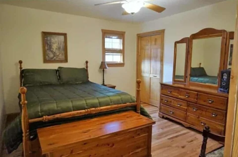 Green Room Bedroom 3