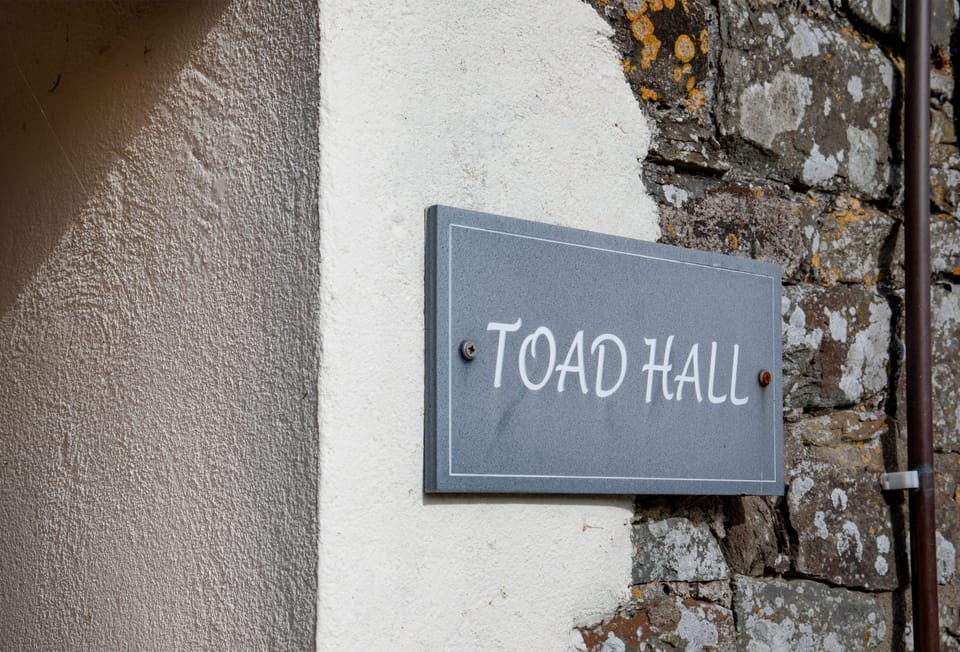 Toad Hall, Bude, Cornwall: Outside front entrance