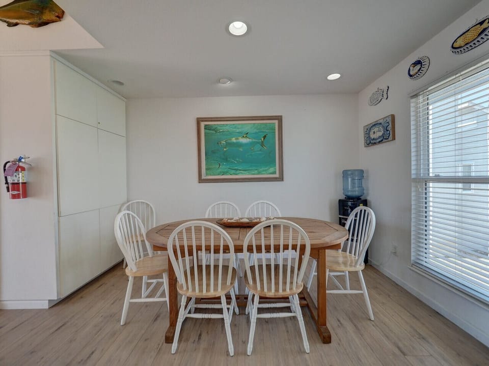 Open dining area ideal for laughter, games, and good eats.
