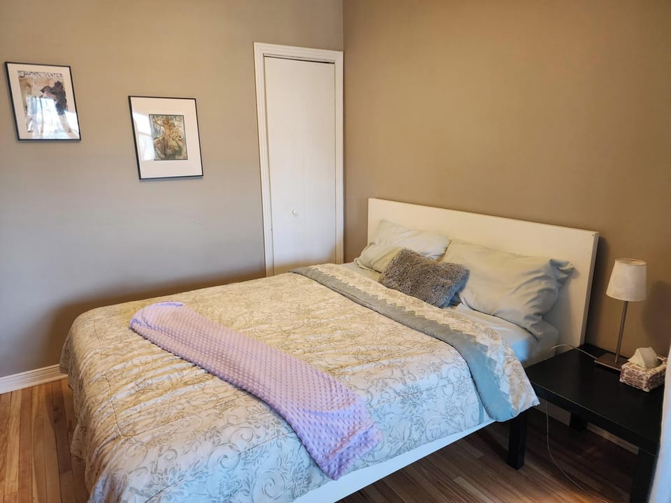 Cozy Connected 1-Bedroom | Long Stays 31+ Nights Apartment in Laval