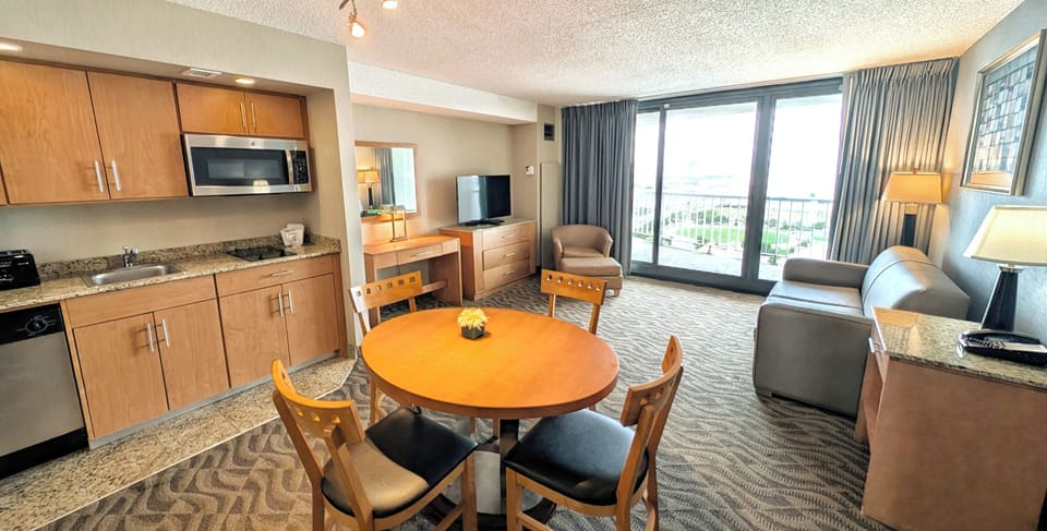 Wake up to stunning views in this bright open-concept with a full kitchenette!