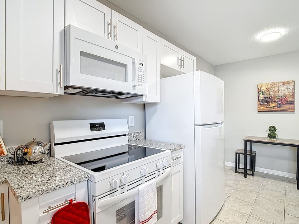 Updated, stocked kitchen