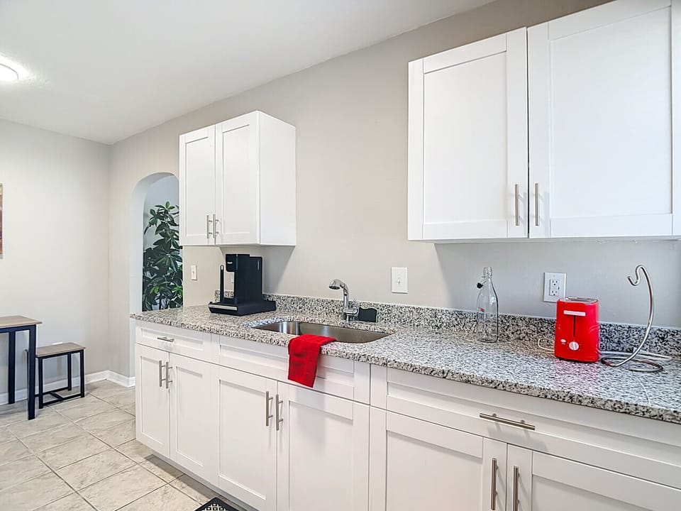 Updated, stocked kitchen