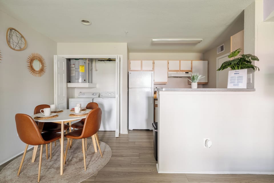 Bright dining nook with full kitchen and in-unit washer/dryer