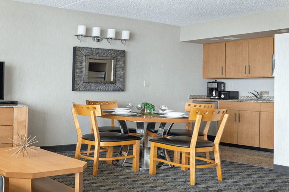 Dine & Brew—Kitchenette with Coffee & Toaster! ️