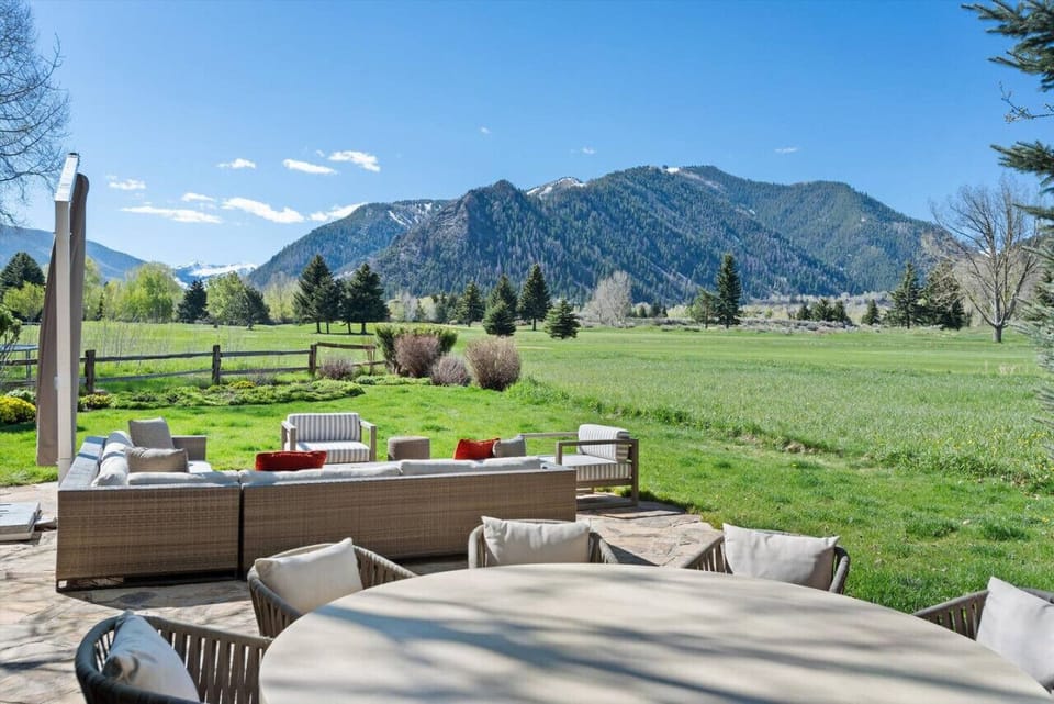 Outdoor Dining & Lounge Area with Mountain & Golf Course Views