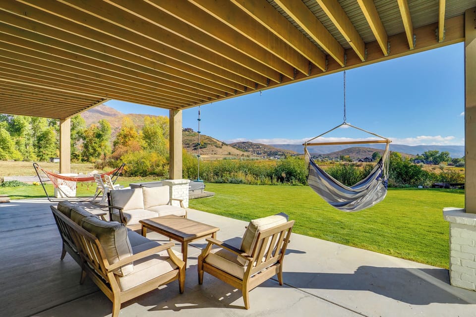 Midway Vacation Rental | 5BR | 3BA | 3,380 Sq Ft | Stairs to Access