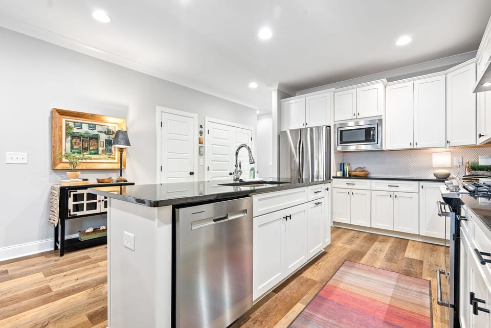 Open concept kitchen, great to entertaining!