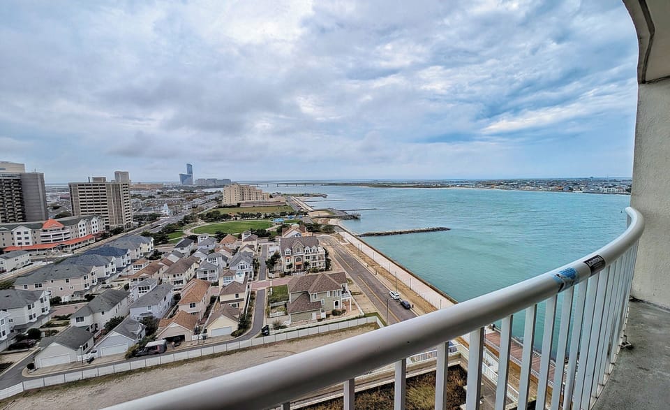 Balcony Bliss with Breathtaking Ocean Views!