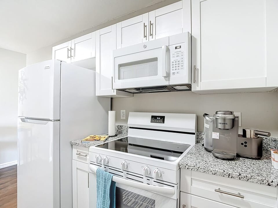 Updated & stocked kitchen